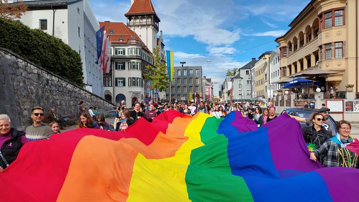 Perlenpride - Demo und Prideparade